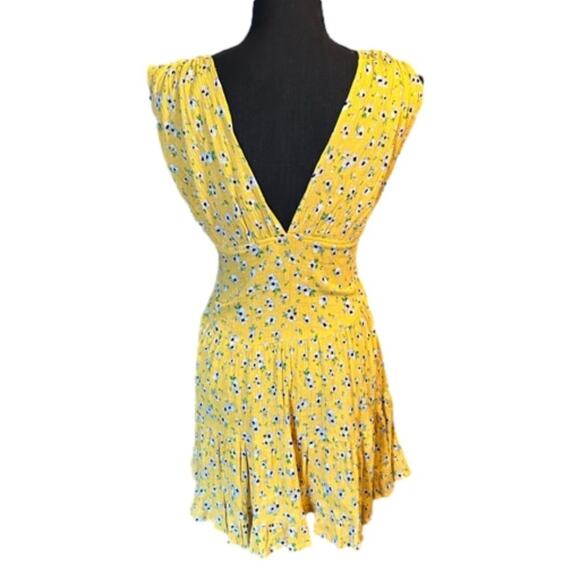 ASOS DESIGN waist button front tiered mini yellow floral print dress - Picture 2 of 9